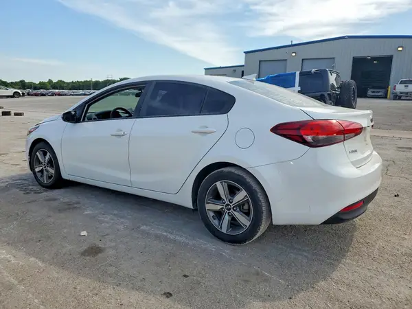 3KPFL4A74JE211005 2018 KIA FORTE - Image 2