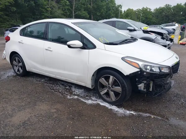 3KPFL4A74JE211246 2018 KIA FORTE - Image 1