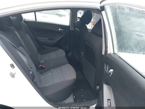 3KPFL4A74JE211246 2018 KIA FORTE - Image 8