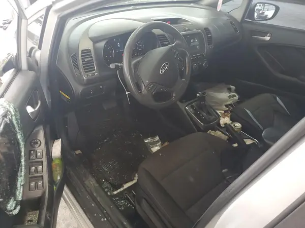 3KPFL4A74JE211649 2018 KIA FORTE - Image 8