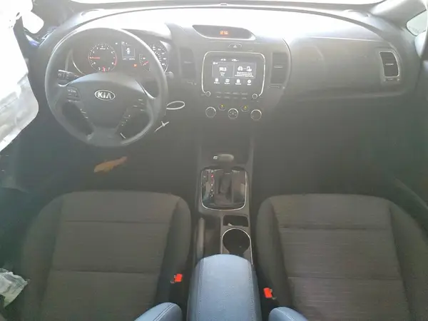 3KPFL4A74JE215801 2018 KIA FORTE - Image 8