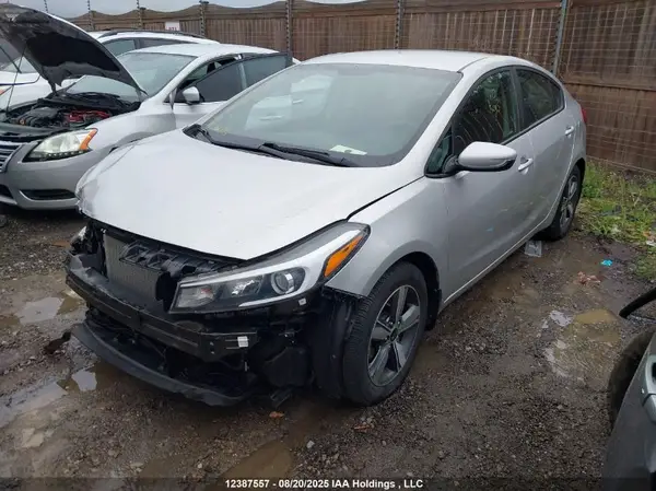 3KPFL4A74JE216589 2018 KIA FORTE - Image 2