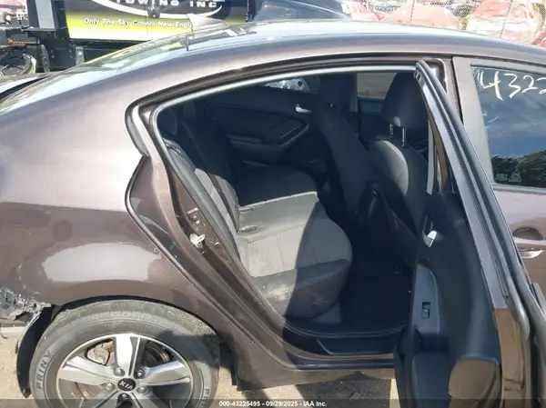 3KPFL4A74JE216849 2018 KIA FORTE - Image 8