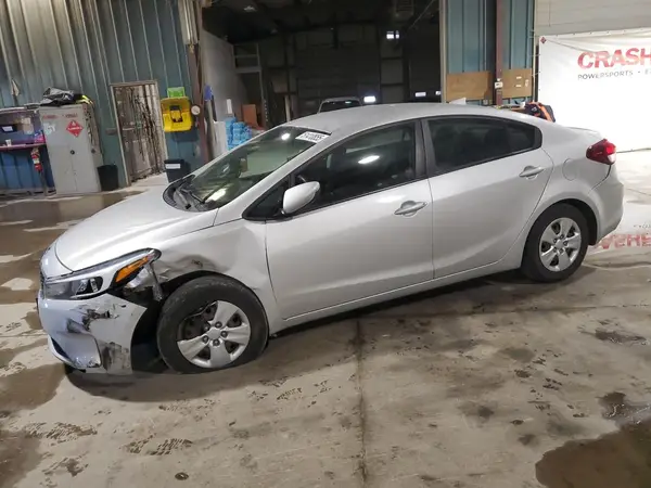 3KPFL4A74JE218486 2018 KIA FORTE - Image 1