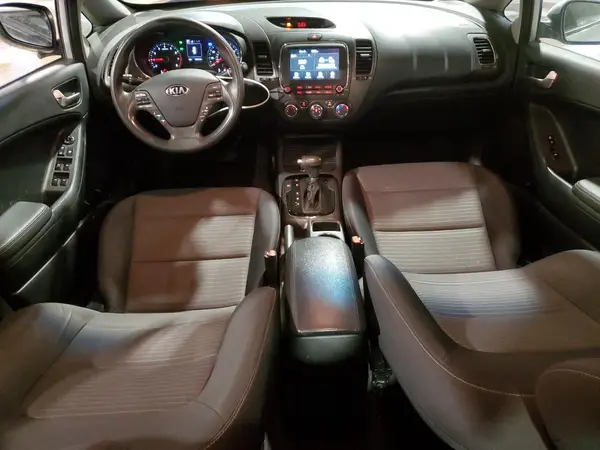 3KPFL4A74JE218486 2018 KIA FORTE - Image 8