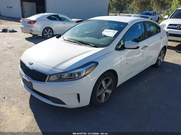 3KPFL4A74JE220061 2018 KIA FORTE - Image 2
