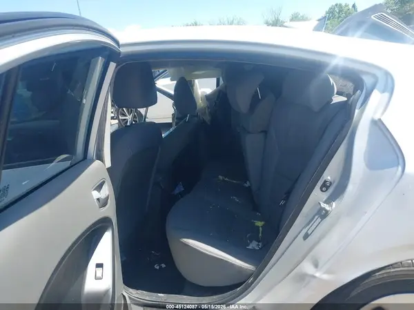 3KPFL4A74JE220240 2018 KIA FORTE - Image 8