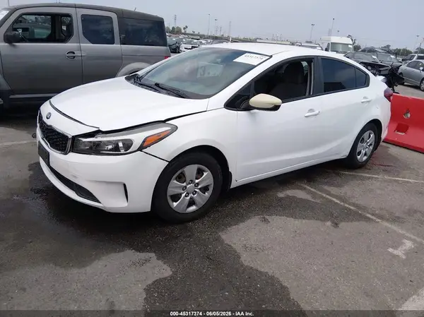 3KPFL4A74JE220948 2018 KIA FORTE - Image 2