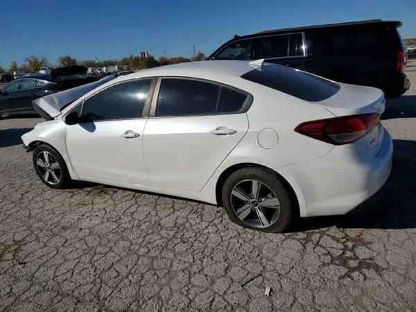 3KPFL4A74JE224319 2018 KIA FORTE - Image 2