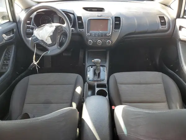 3KPFL4A74JE224319 2018 KIA FORTE - Image 8