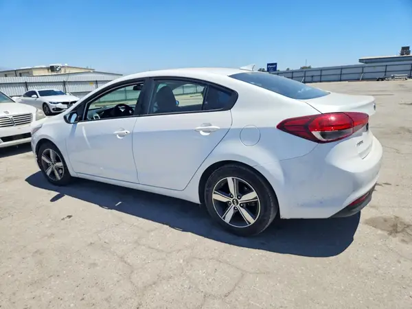 3KPFL4A74JE224417 2018 KIA FORTE - Image 2
