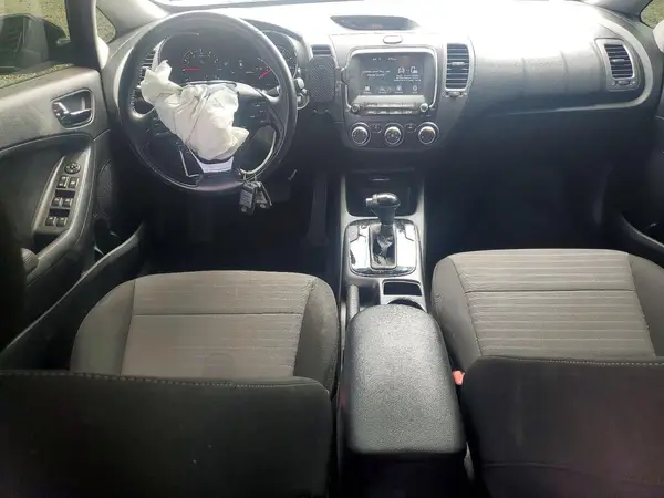 3KPFL4A74JE226409 2018 KIA FORTE - Image 8