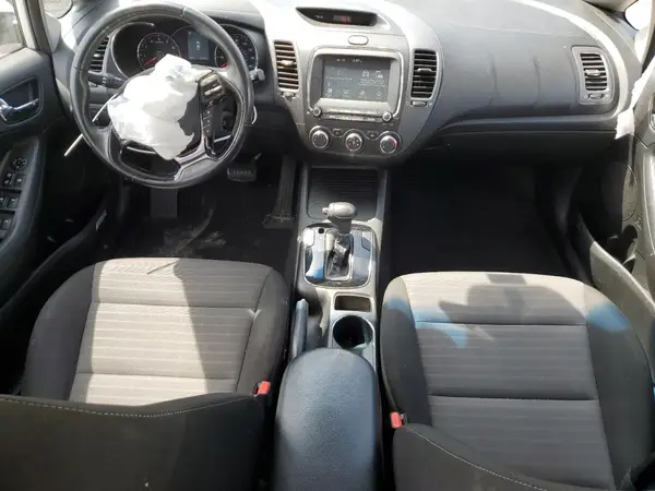 3KPFL4A74JE227835 2018 KIA FORTE - Image 8