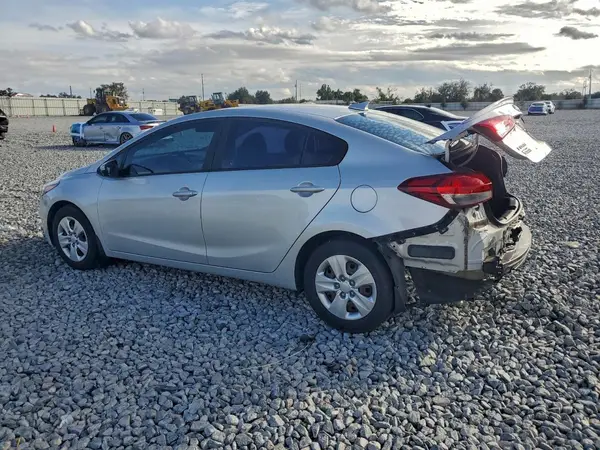 3KPFL4A74JE231173 2018 KIA FORTE - Image 2