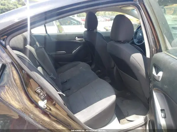 3KPFL4A74JE235093 2018 KIA FORTE - Image 8
