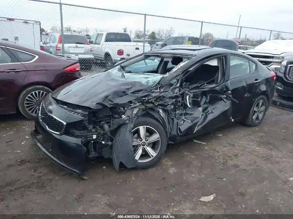 3KPFL4A74JE240035 2018 KIA FORTE - Image 2