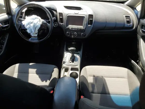 3KPFL4A74JE241427 2018 KIA FORTE - Image 8