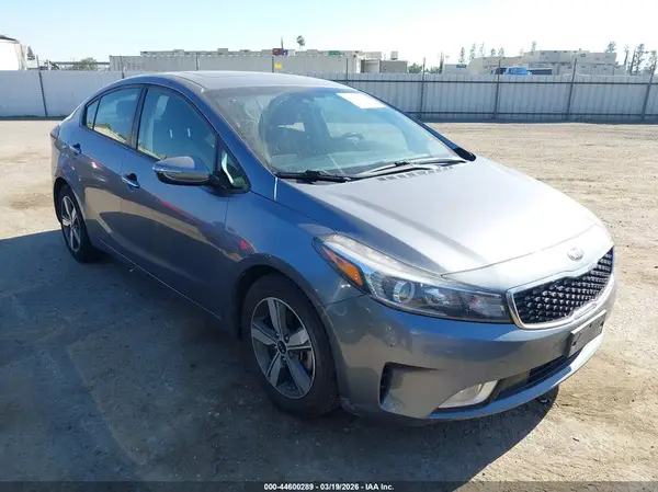 3KPFL4A74JE241637 2018 KIA FORTE - Image 1