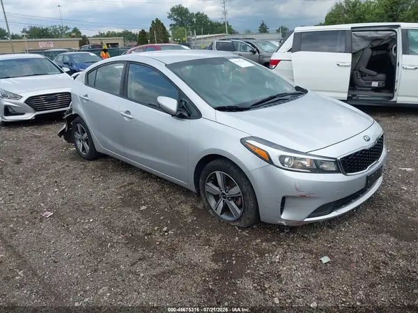 3KPFL4A74JE242433 2018 KIA FORTE - Image 1
