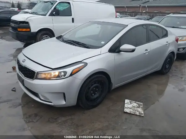 3KPFL4A74JE243422 2018 KIA FORTE - Image 2