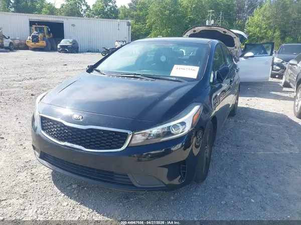 3KPFL4A74JE244196 2018 KIA FORTE - Image 2