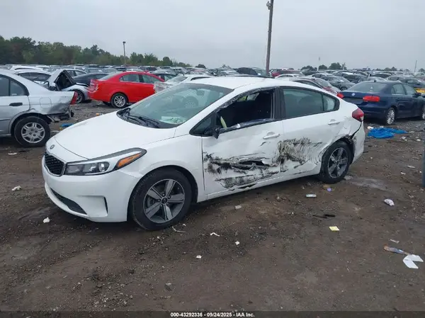 3KPFL4A74JE244263 2018 KIA FORTE - Image 2