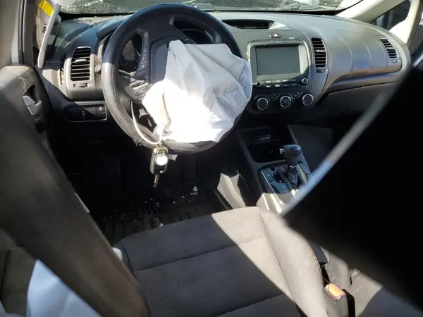 3KPFL4A74JE244327 2018 KIA FORTE - Image 8