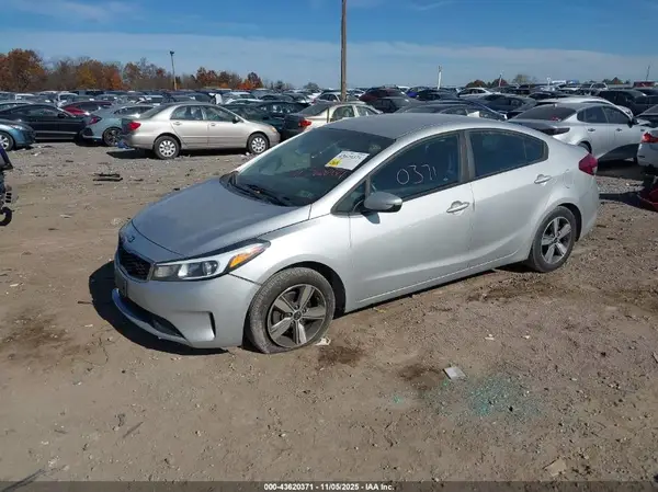 3KPFL4A74JE245929 2018 KIA FORTE - Image 2