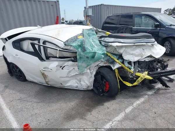 3KPFL4A74JE248006 2018 KIA FORTE - Image 1