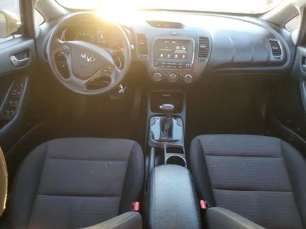 3KPFL4A74JE251388 2018 KIA FORTE - Image 8