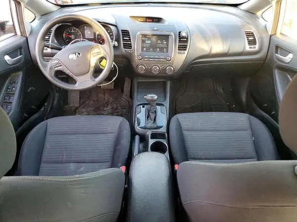 3KPFL4A74JE253402 2018 KIA FORTE - Image 8