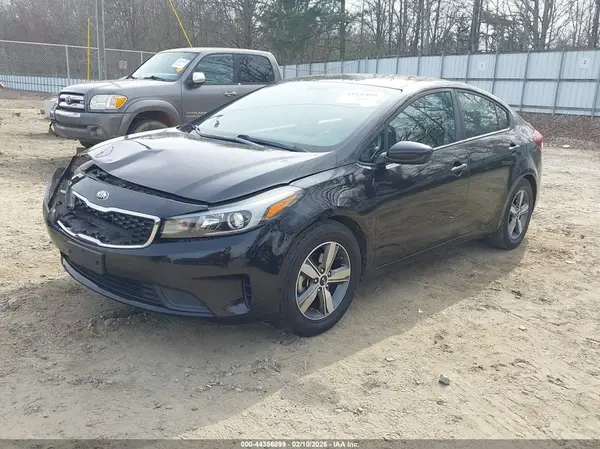 3KPFL4A74JE253609 2018 KIA FORTE - Image 2