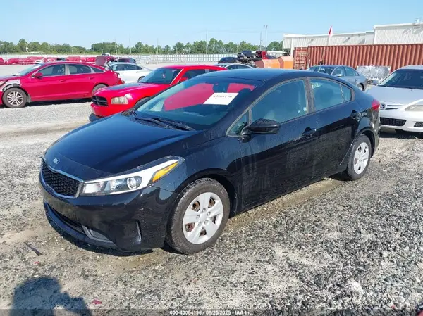 3KPFL4A74JE256428 2018 KIA FORTE - Image 2