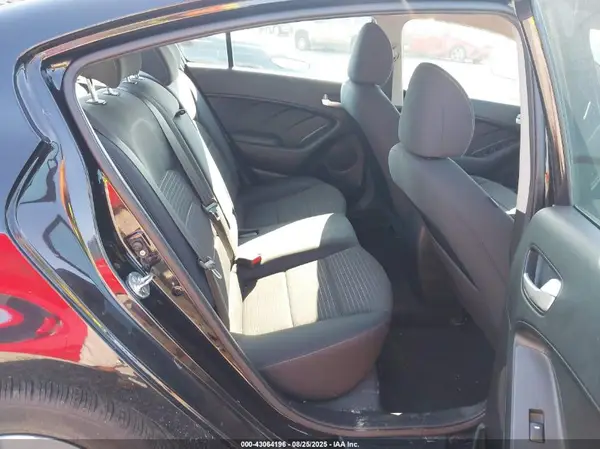 3KPFL4A74JE256428 2018 KIA FORTE - Image 8