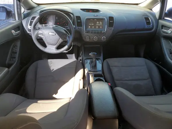 3KPFL4A74JE256770 2018 KIA FORTE - Image 8
