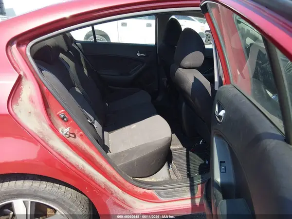 3KPFL4A74JE257725 2018 KIA FORTE - Image 8