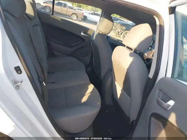 3KPFL4A74JE259653 2018 KIA FORTE - Image 8