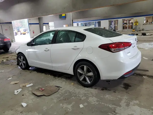 3KPFL4A74JE260785 2018 KIA FORTE - Image 2