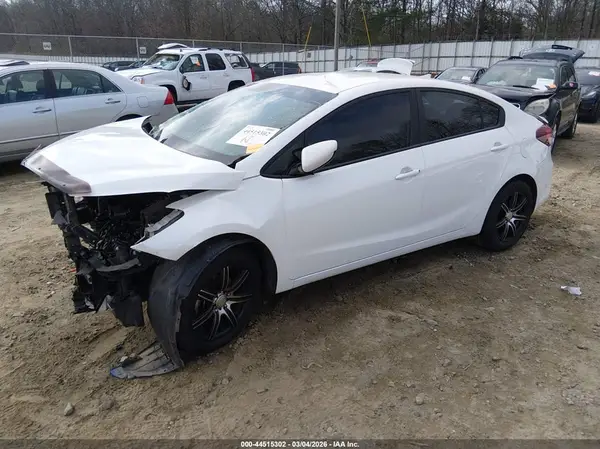 3KPFL4A74JE261421 2018 KIA FORTE - Image 2