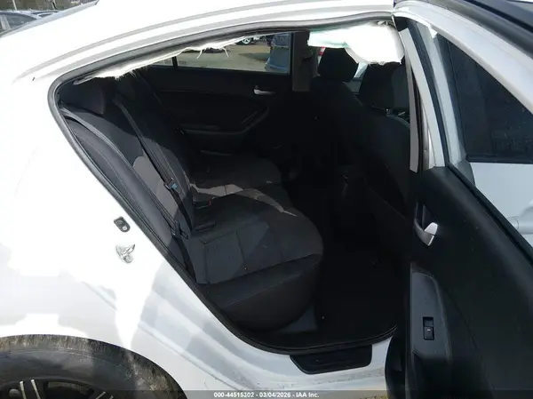 3KPFL4A74JE261421 2018 KIA FORTE - Image 8