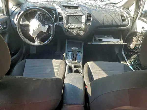 3KPFL4A74JE263797 2018 KIA FORTE - Image 8
