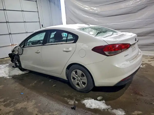 3KPFL4A74JE263959 2018 KIA FORTE - Image 2