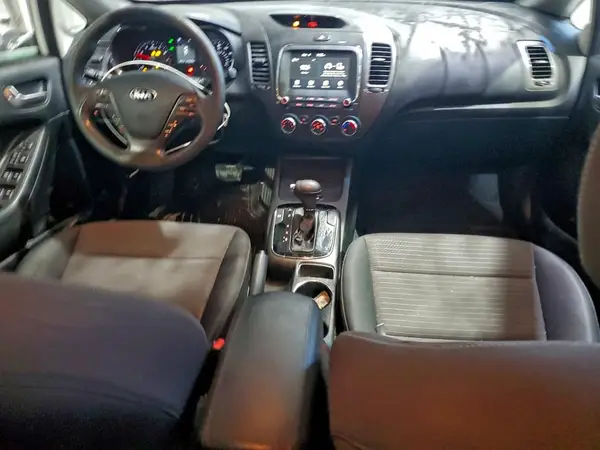 3KPFL4A74JE263959 2018 KIA FORTE - Image 8