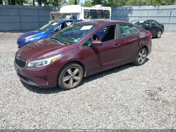 3KPFL4A74JE265680 2018 KIA FORTE - Image 2