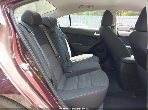 3KPFL4A74JE265680 2018 KIA FORTE - Image 8