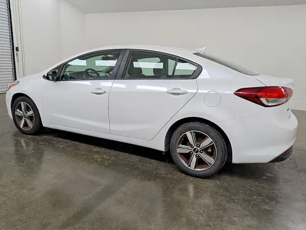 3KPFL4A74JE268384 2018 KIA FORTE - Image 2