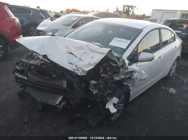 3KPFL4A74JE268496 2018 KIA FORTE - Image 2