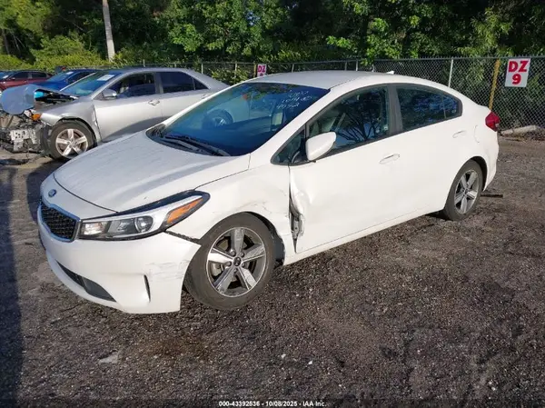 3KPFL4A74JE269552 2018 KIA FORTE - Image 2