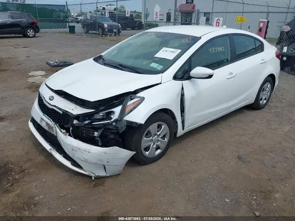 3KPFL4A74JE273004 2018 KIA FORTE - Image 2