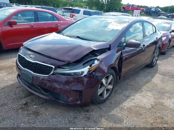 3KPFL4A74JE273570 2018 KIA FORTE - Image 2